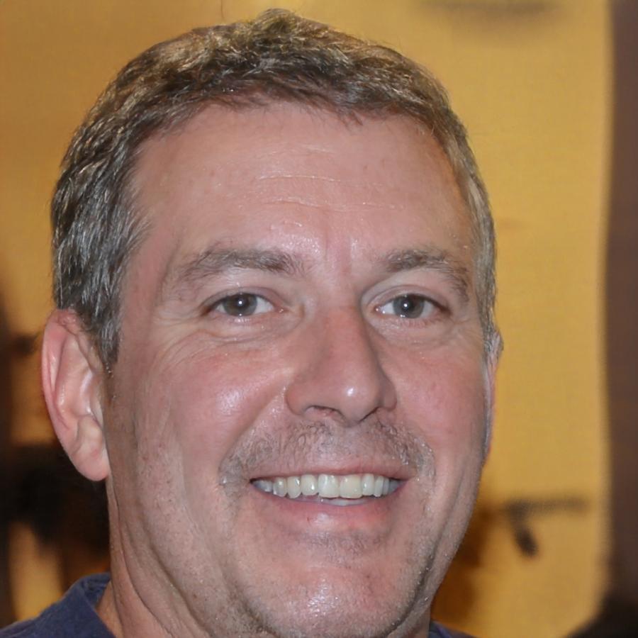 Carlos Mendoza, analista financiero senior